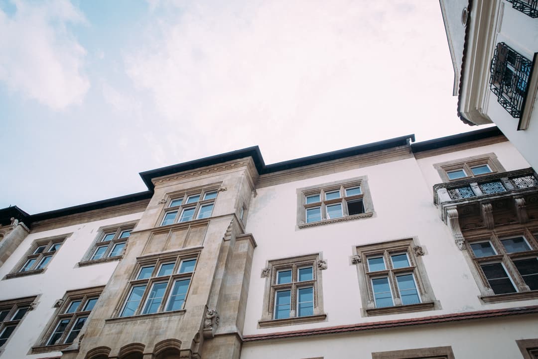 pohľad na budovu Starej radnice z jej nádvoria
